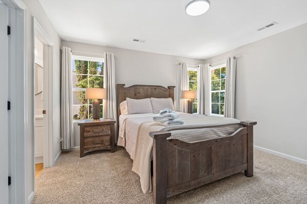 3 bedrooms, iron/ironing board, free WiFi, bed sheets