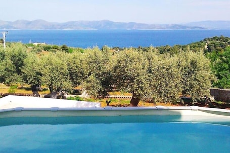 Outdoor pool, a heated pool. Villa Konaki