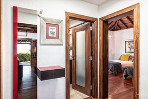 3 室のベッドルーム、アイロン / アイロン台、旅行用ベビーベッド、WiFi (無料)