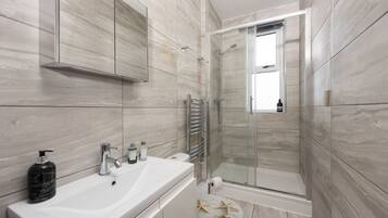 Shower, hair dryer, towels