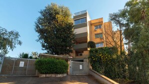 Exterior - Modern downtown apartment with panoramic view of St. Peter's dome (Roma)