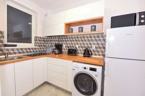 Fridge, microwave, stovetop, coffee/tea maker