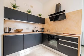 Apartment, 3 Bedrooms, Accessible, Balcony | Bahagian dalam