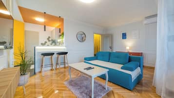 Studio, beberapa kamar, balkon, pemandangan kota | Ruang keluarga