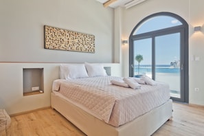 Executive Apartment, Sea View | 1 bedroom, laptop workspace, blackout curtains, soundproofing