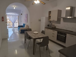 Appartement, 2 slaapkamers, balkon | Dineerruimte