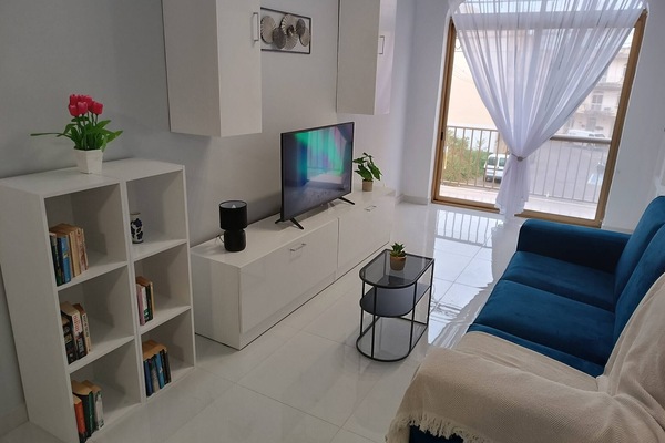 Apartment, 2 Bedrooms, Balcony | Living room | Books