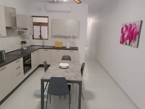 Apartment, 2 Bedrooms, Balcony | Interior