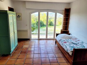 4 habitaciones, cuna de viaje, wifi y ropa de cama