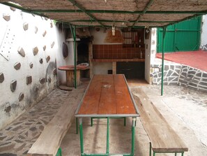 Ferienhaus, 2 Schlafzimmer, Raucher, Terrasse | Speisen im Freien
