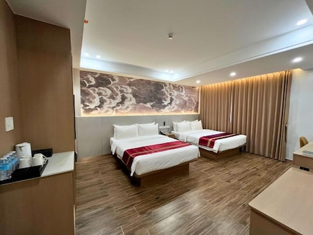 Family Suite, City View | Free WiFi. L' ASUNCION HOTEL
