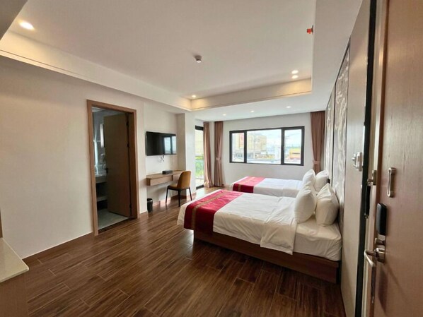 Deluxe Double or Twin Room, City View | Free WiFi - L' ASUNCION HOTEL (Baybay City)