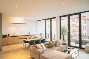 TV - RR | The Penthouse | Luxe 105 m² | Central | WIFI (Magdeburg)