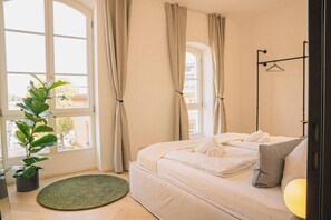2 bedrooms, iron/ironing board, WiFi, bed sheets - RR | The Penthouse | Luxe 105 m² | Central | WIFI (Magdeburg)