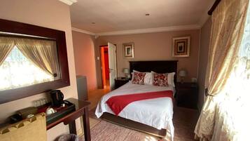 Desk, laptop workspace, iron/ironing board, free WiFi