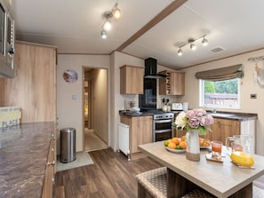 Microwave, dishwasher, toaster, high chair - Wonderful private villa for 4 people with TV and terrace (Aviemore)