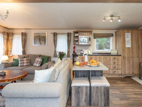 Wunderbares alleinstehendes Ferienhaus für 4 Leute mit TV und Terrasse