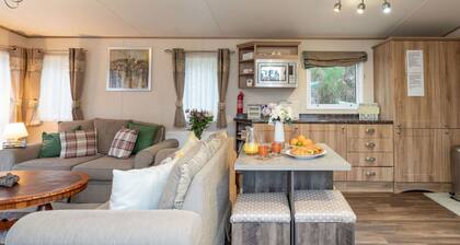 Wunderbares alleinstehendes Ferienhaus für 4 Leute mit TV und Terrasse