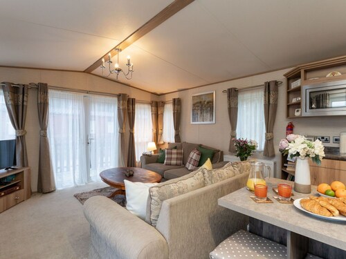 Wunderbares alleinstehendes Ferienhaus für 4 Leute mit TV und Terrasse