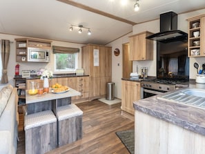 Microwave, dishwasher, toaster, high chair - Wonderful private villa for 4 people with TV and terrace (Aviemore)