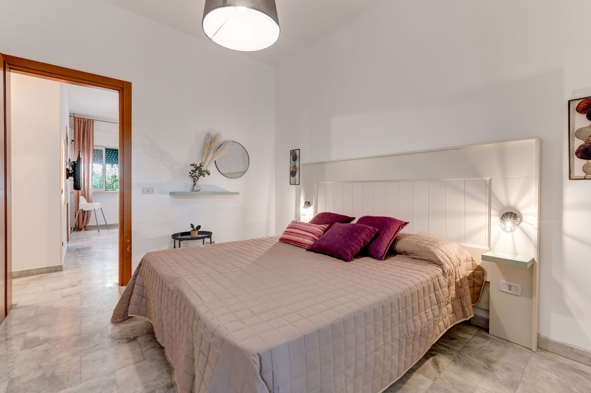 Travel cot, free WiFi