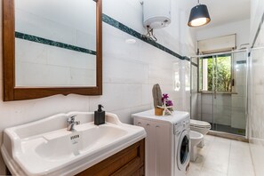 Dusche, Haartrockner, Bidet