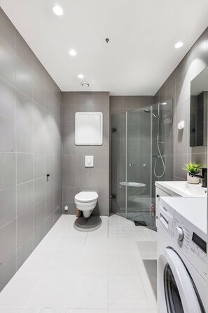 Apartment, 1 Bedroom | Bathroom | Toilet paper