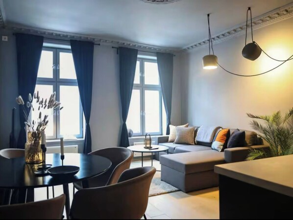 Apartment, 2 Bedrooms, Balcony, Garden View | Living room
