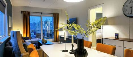 Apartment, 2 Bedrooms, Balcony, Garden View | Living room