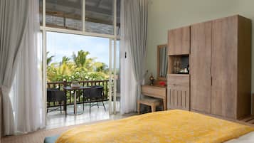 Signature Double Room, Ocean View | In-room safe, desk, laptop workspace, blackout drapes