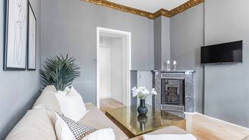 Apartment, 2 Bedrooms | Living room