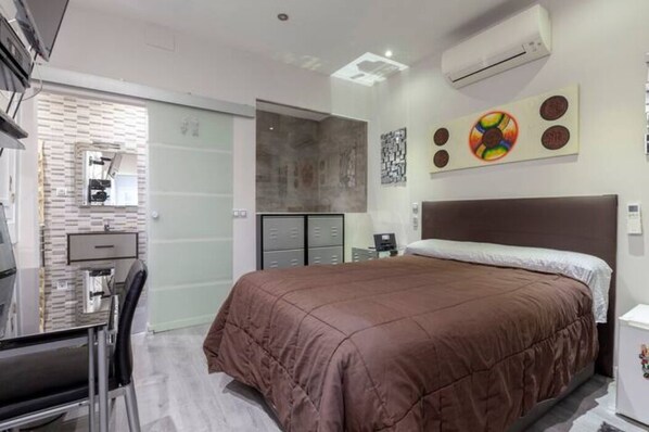 2 chambres, fer et planche à repasser, Wi-Fi, draps fournis