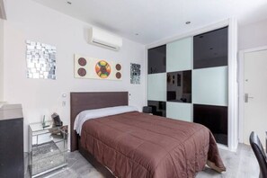 2 chambres, fer et planche à repasser, Wi-Fi, draps fournis