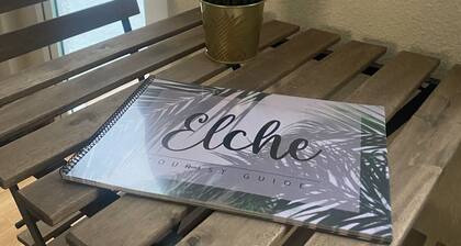 The vintage house, close to downtown, 2 private patios