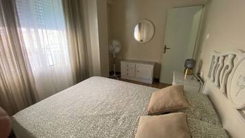 4 slaapkamers, een strijkplank/strijkijzer, wifi, beddengoed