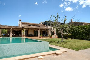 Pool - V. Sa Xabola by BeBreeze (Selva)