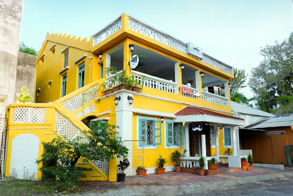 ด้านหน้าที่พัก