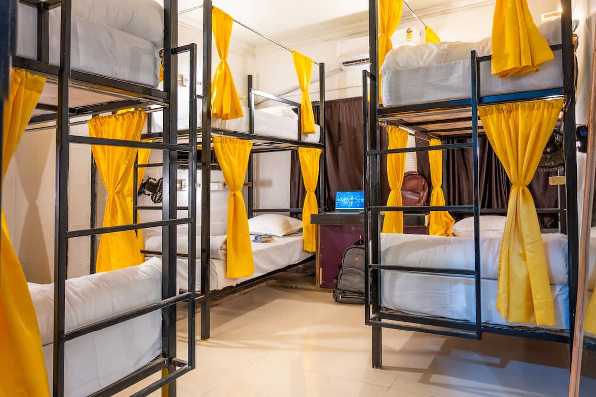 6 Bed Mixed Dorm | Free WiFi, bed sheets