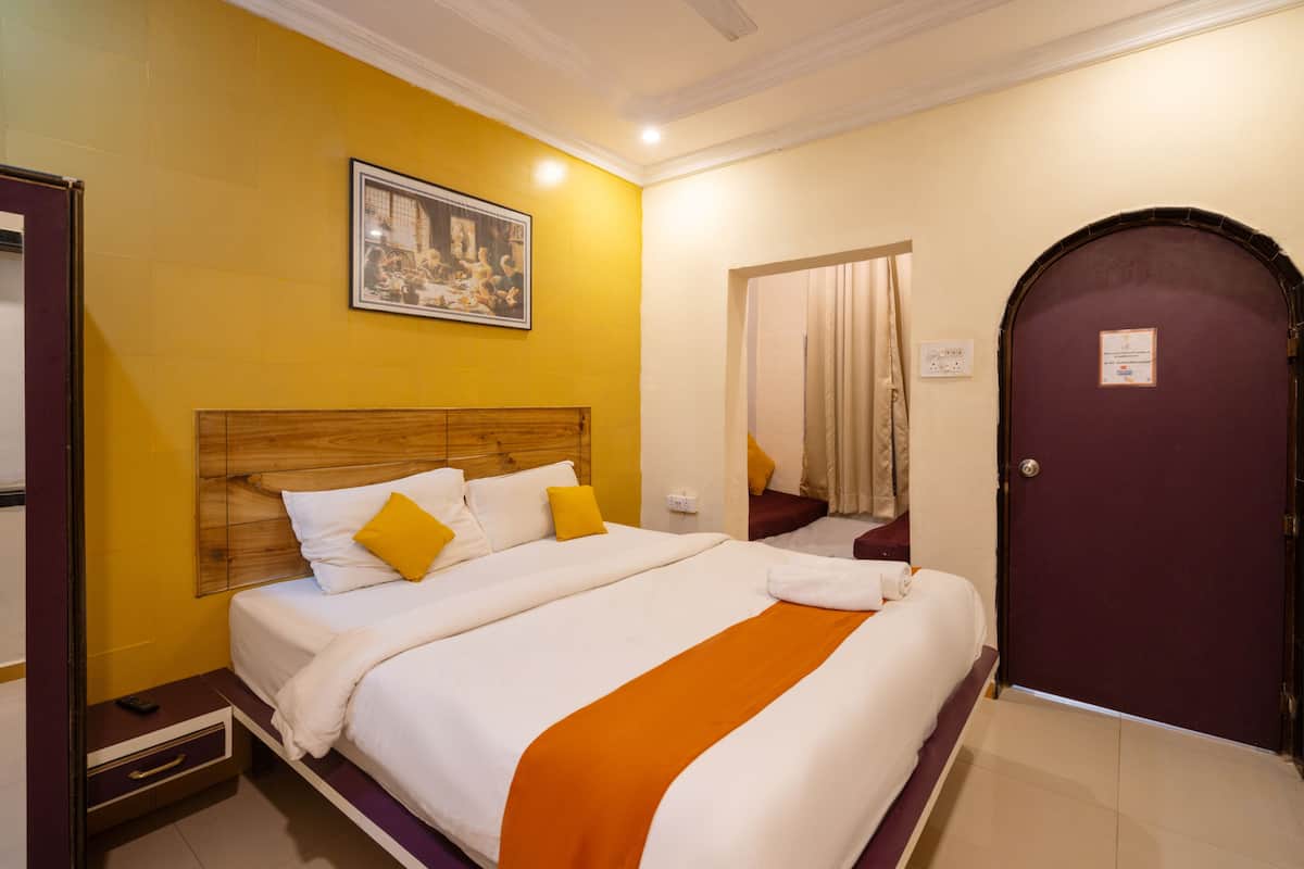 Deluxe Tek Büyük Yataklı Oda | Ücretsiz kablosuz İnternet, çarşaf takımı