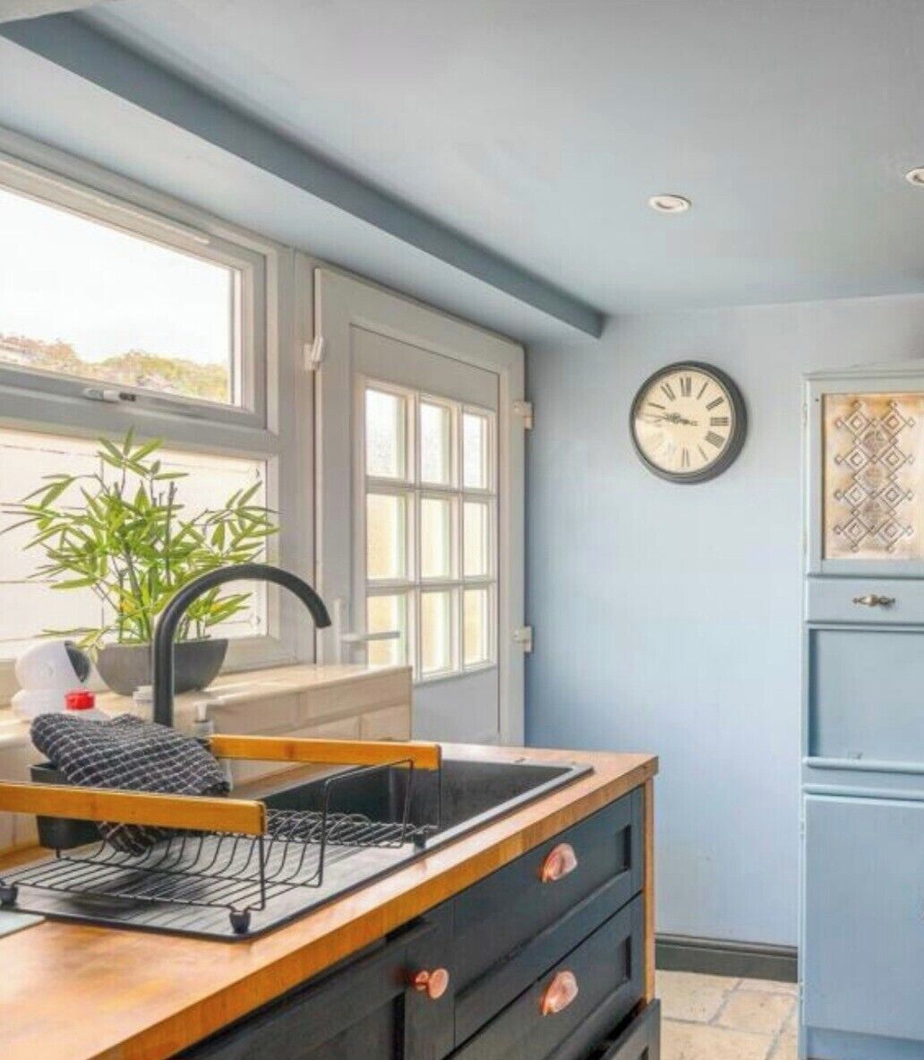 Cottage | Private kitchen | Fridge, microwave, oven, stovetop