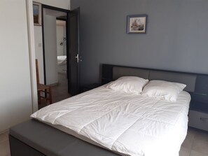 3 quartos, ferros/tábuas de passar roupa, Wi-Fi, roupa de cama