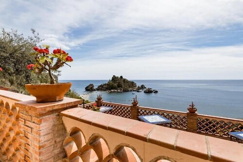 Il Pescatore Elegant Apartment with Stunning Bay Views at Isola Bella, Taormina