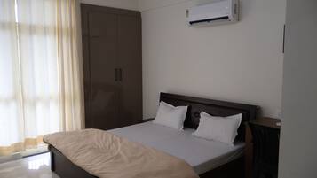 WiFi, bed sheets