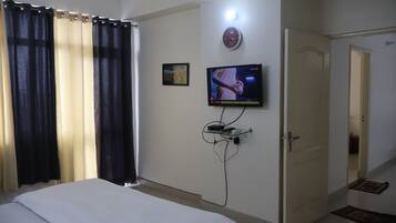 3 bedrooms, WiFi, bed sheets