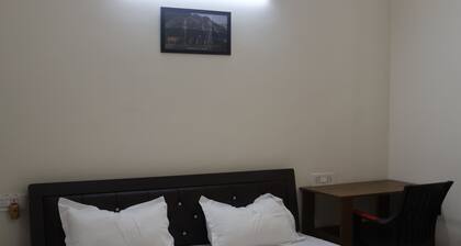 Free Breakfast & Kitchen | Near Ekana Stadium
