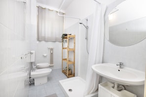 Apartment, 2 Bedrooms, Balcony, Garden View | Bathroom - Meloncello House - Bologna (Bologna)