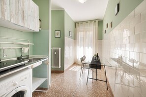 Apartment, 2 Schlafzimmer, Balkon, Gartenblick | Wäschereiservice