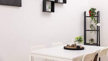 Appartamento, 2 camere da letto, balcone, vista giardino | Sala da pranzo