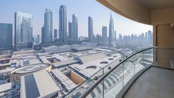 Departamento de lujo, balcón, vista a la ciudad | Terraza o patio