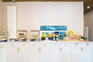 Frühstücksbuffet am Wochenende gegen Gebühr
